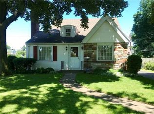 244 Thorncliffe Dr, Irondequoit, NY 14617