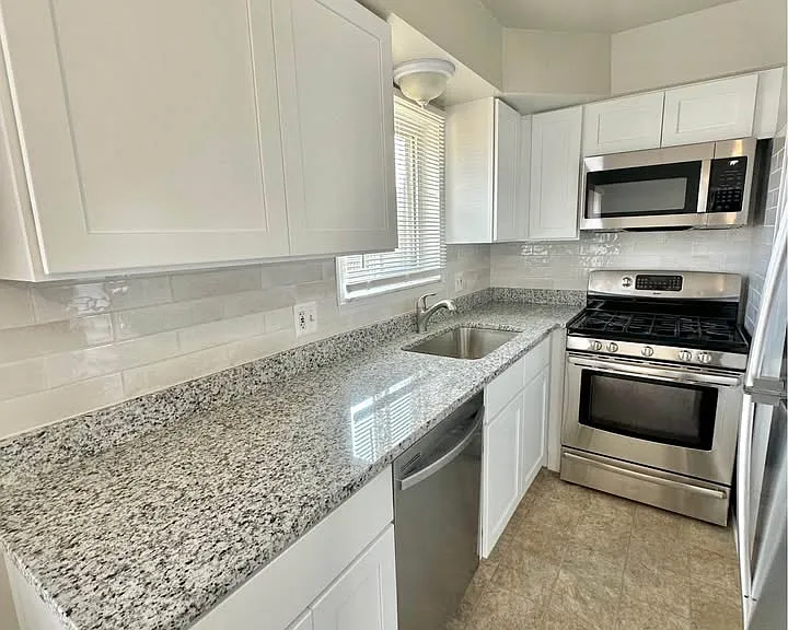 23121 Hoffman St — Photo 1