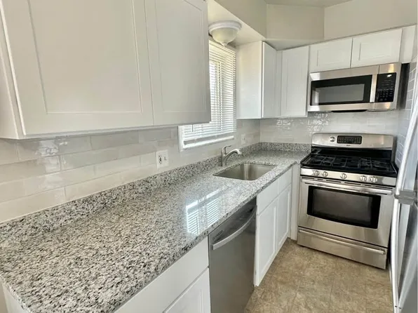 23121 Hoffman St, Saint Clair Shores, MI 48082