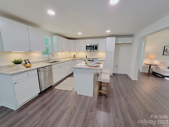 3rd image of 119 Lin Mar Dr