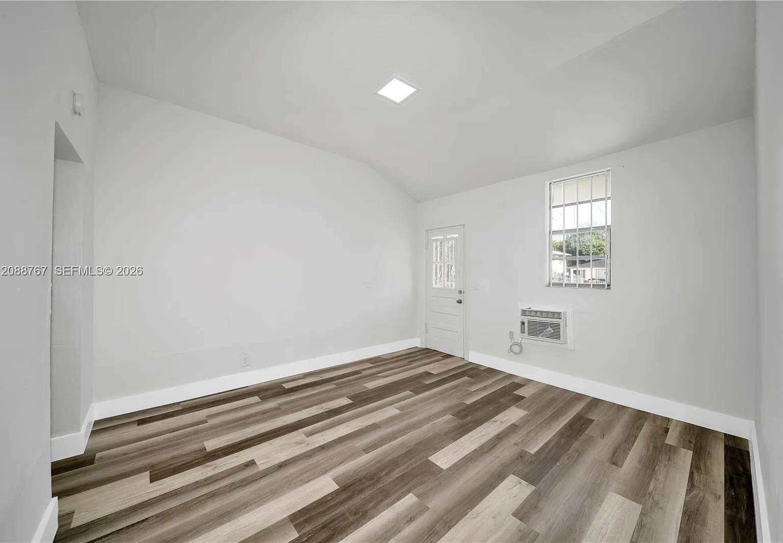 Hialeah Heights — Photo 4