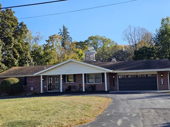 532 E 2nd St, Gilman, IL 60938