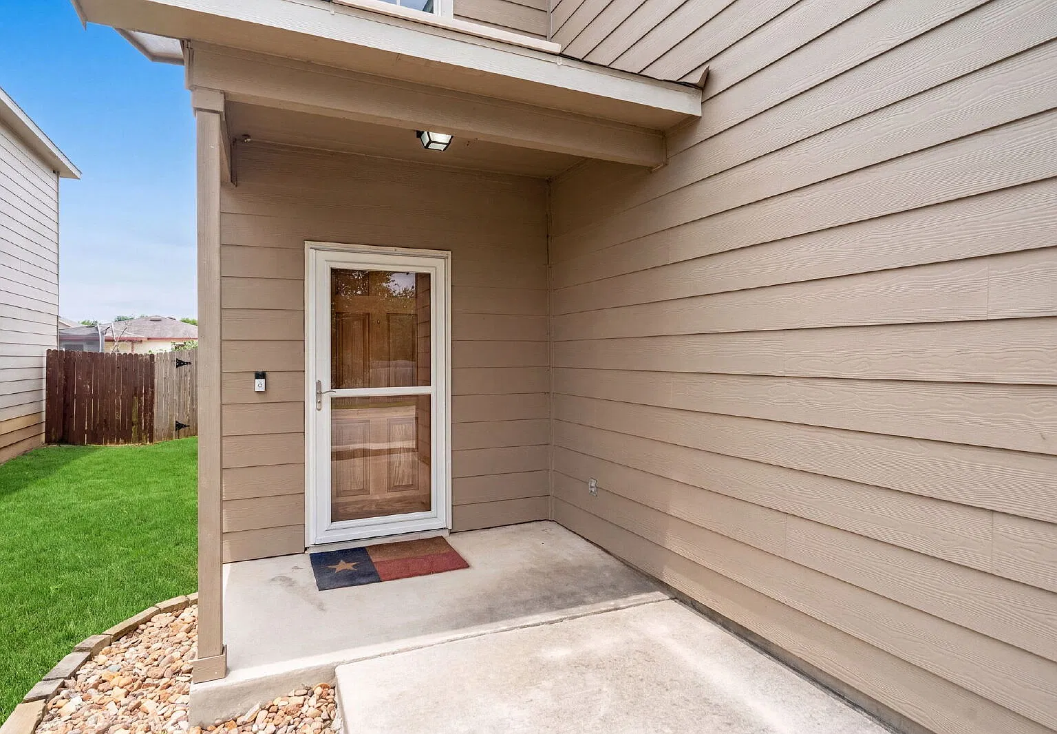 3 bed, 2.5 bath, 1837 sqft, $1,995 — Photo 4
