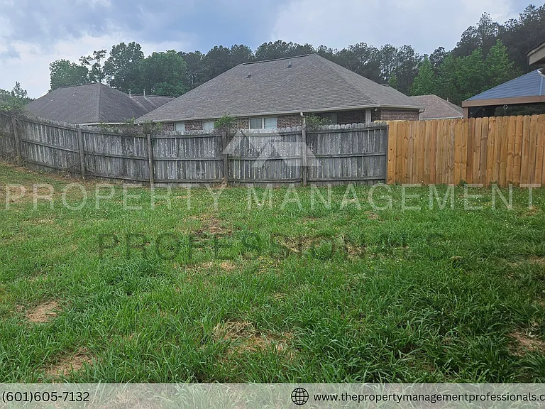 121 Cherry Laurel Cir — Photo 19