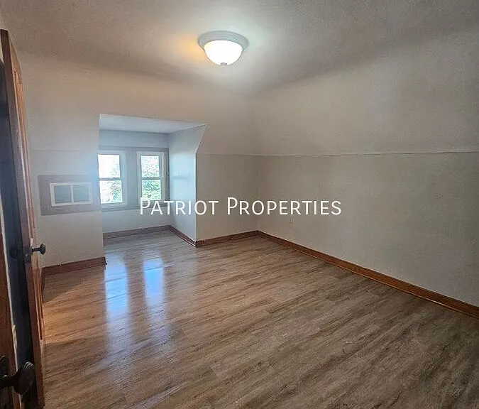 603 1/2 N Superior Ave — Photo 61