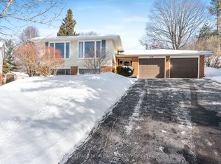 812 Hillside Dr, Kingston, ON K7M 5Y8