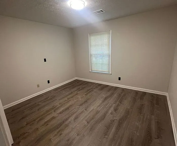 544 Charleston Ln — Photo 7