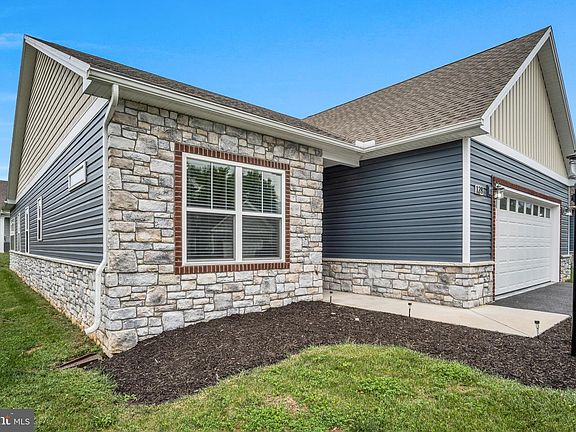 3rd image of 128 Cardinal Dr