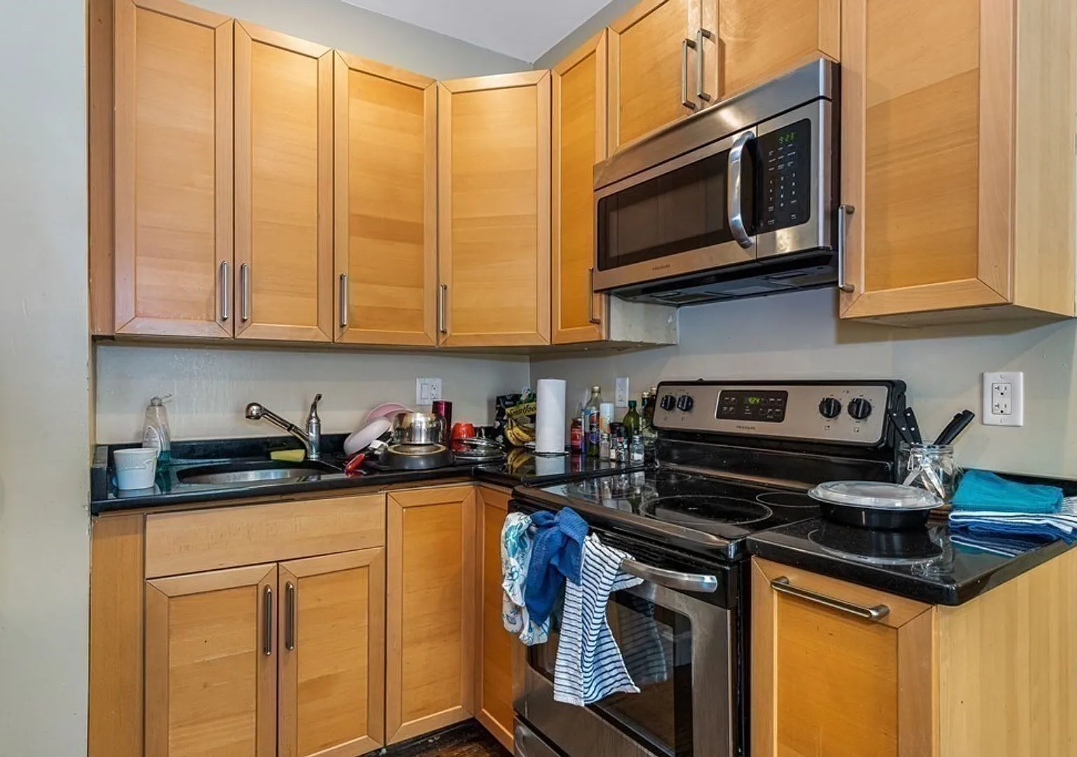 In-Unit Washer and Dryer, Fully Renovated Unit in Mission Hill — Photo 2