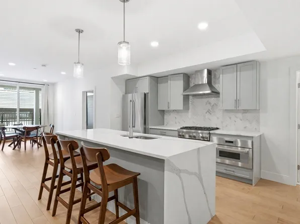 50 Hichborn St #209, Boston, MA 02135