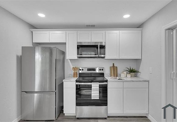 5th image of 9076 1st Ave