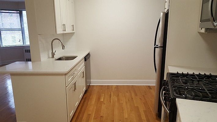 1st image of 141-30 Pershing Cres #1R