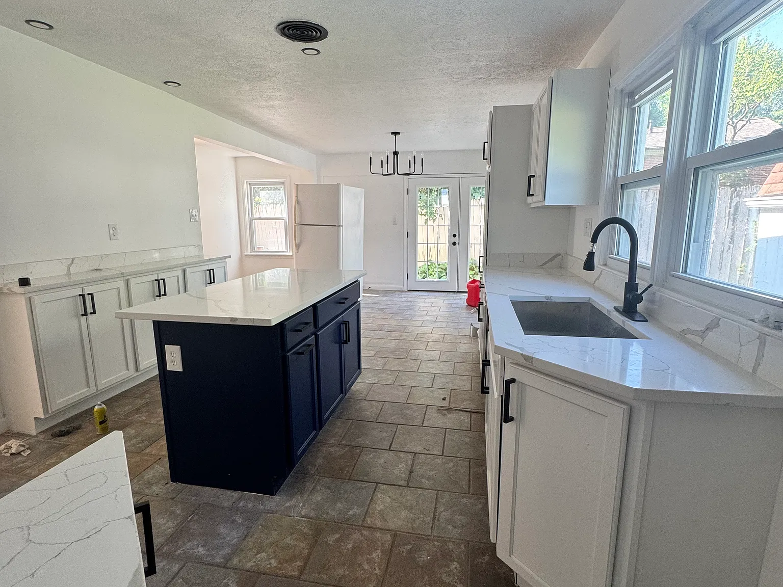 5 bed, 1804 sqft, $2,500 — Photo 3