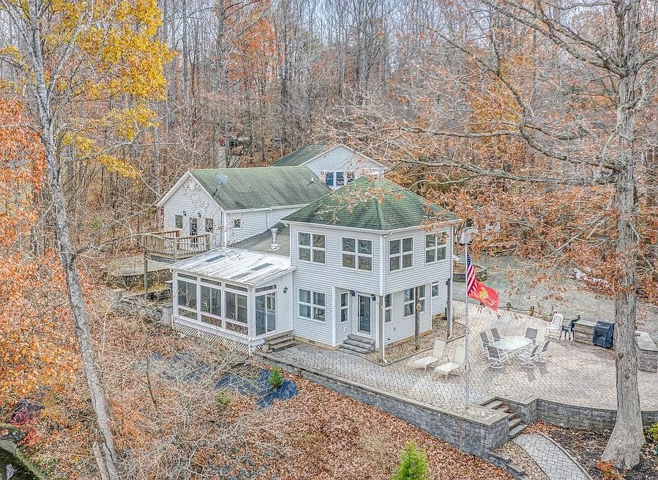 1st image of 327 Mariners Cove Dr