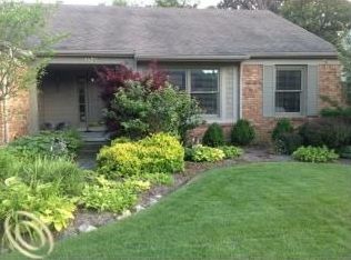 1423 Oakstone Dr, Rochester Hills, MI 48309