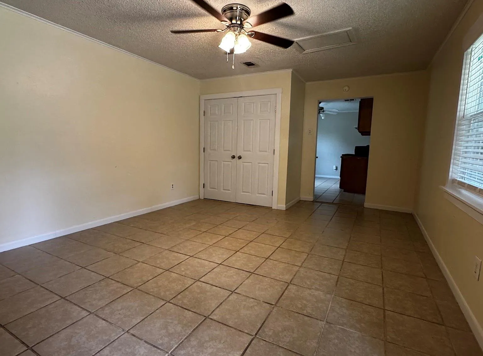 3 bed, 2.0 bath, 1390 sqft, $1,700 — Photo 4