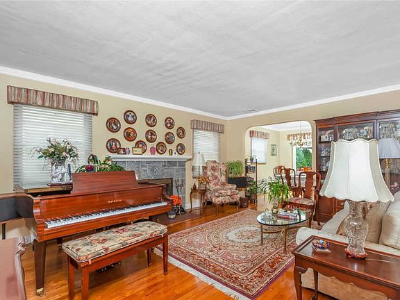 4th image of 73-12 188th St