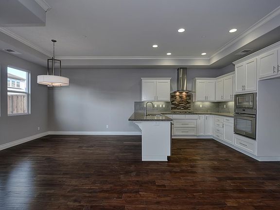 4th image of 655 Saint James Dr