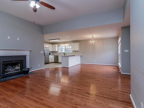 5th image of 342 Rolling Hills Dr