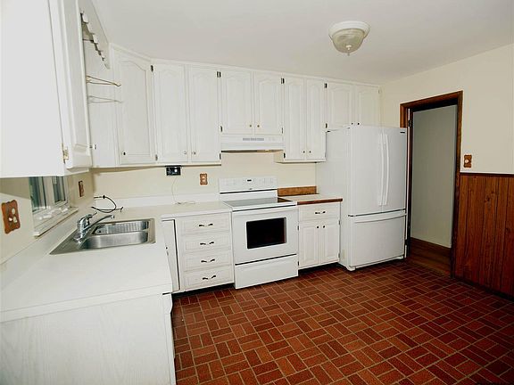 4th image of 6 Cherry Ln