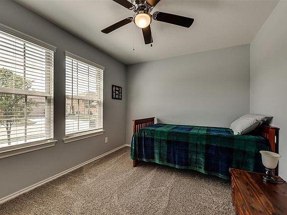 3rd image of 1112 Aquamarine St