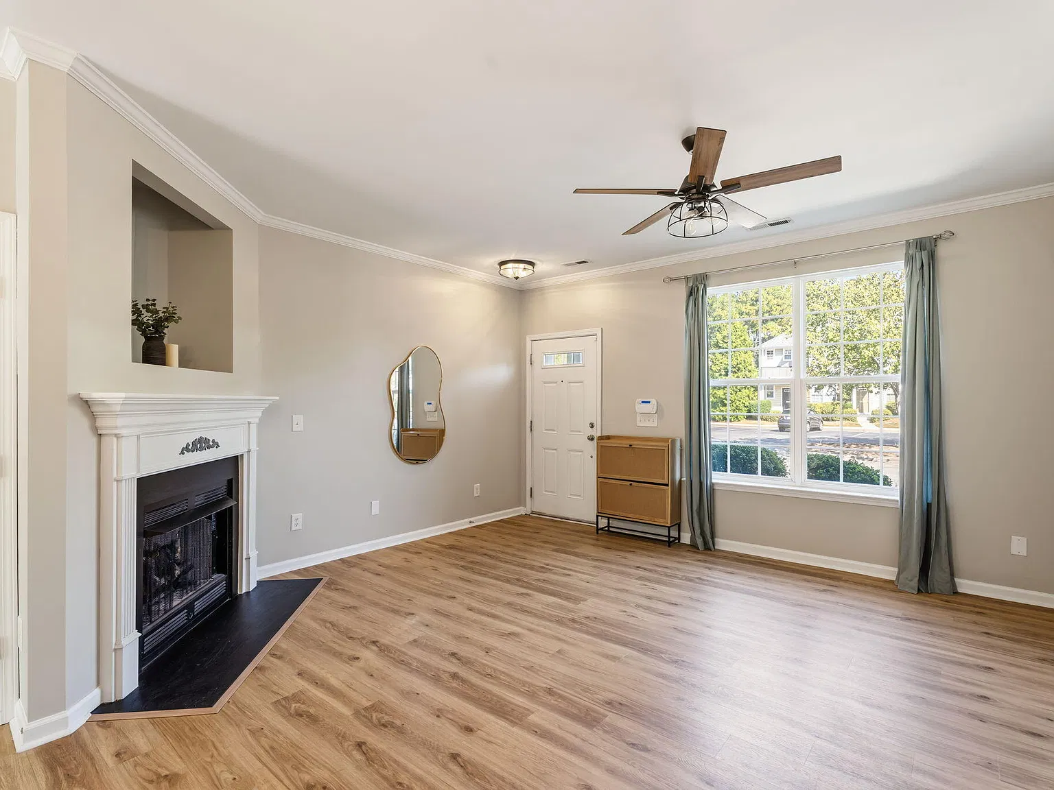 2 bed, 2.5 bath, $1,800 — Photo 4