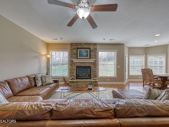 3rd image of 1826 Hidden Deer Ln