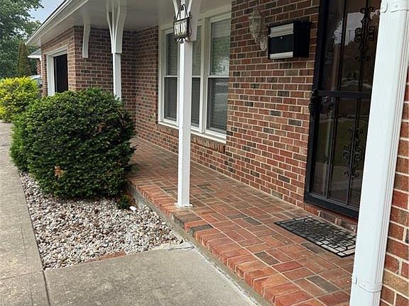 3rd image of 613 NE Coronado Ave