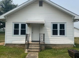 323 N 1st St, Edwardsport, IN 47528