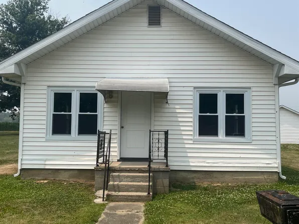 323 N 1st St, Edwardsport, IN 47528