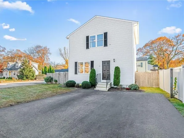 170 Long St, Warwick, RI 02886