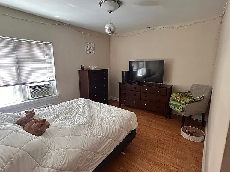 5425-33 W Martin Dr — Photo 16