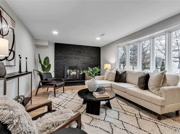 4 Cambridge Sq, Buffalo, NY 14221