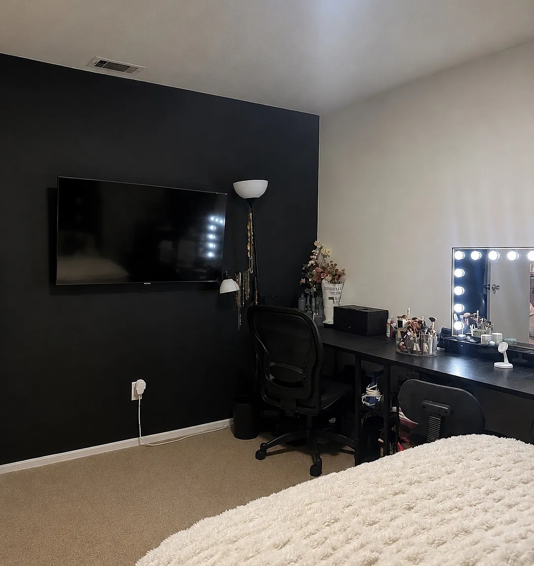 3 bed, 1633 sqft, $3,210 — Photo 2