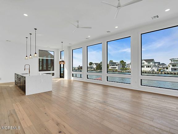 4th image of 17 Lange Avenue