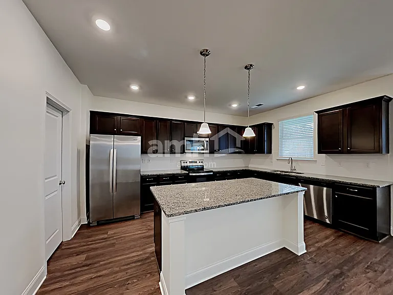 2121 Laurel Village Cir — Photo 6