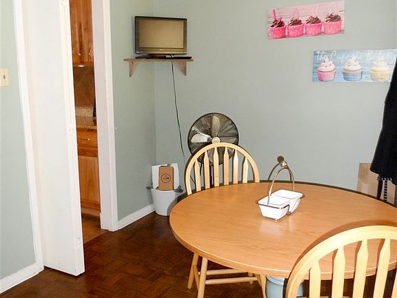 3rd image of 122 Briarmeadow Dr