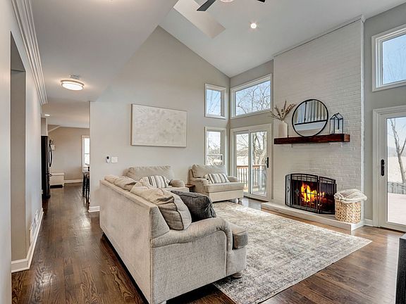 3rd image of 310 Ambria Dr