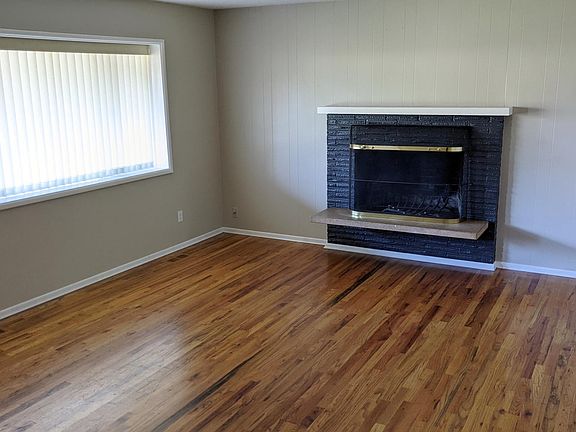 4th image of 134 N Fredericksburg Way