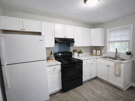 2nd image of 1930 Terrybrook Ln #1