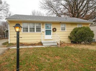 1004 Dewey St, Grandview, MO 64030