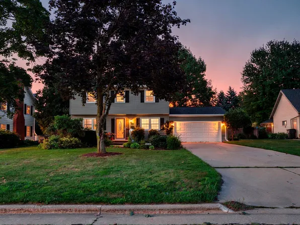 1344 Whittier Dr, Neenah, WI 54956