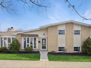 821 S Elizabeth St, Lombard, IL 60148