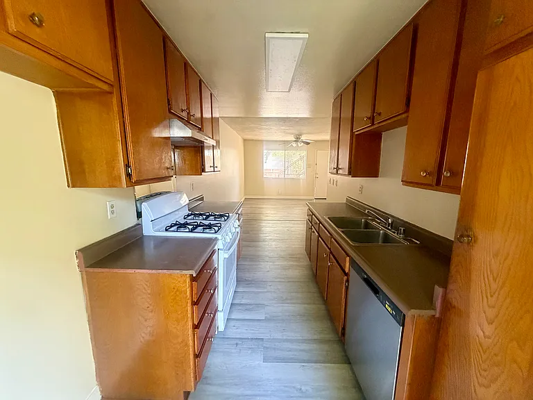 2101 Cedar Ave #A — Photo 5