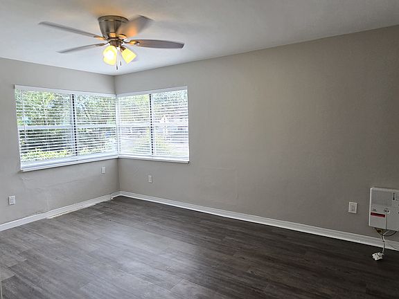 3rd image of 601 Monterey Blvd NE APT 2