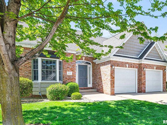 2nd image of 1007 Applewood Ln #35