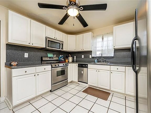4th image of 733 McArthur Dr
