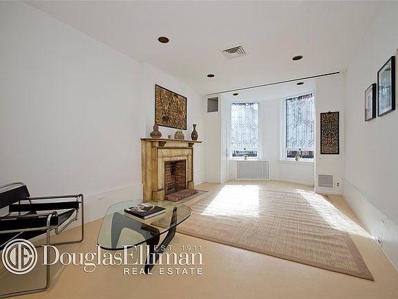 2nd image of 33 W 94th St
