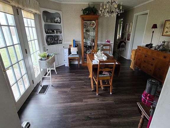 5th image of 3002 4th St NE