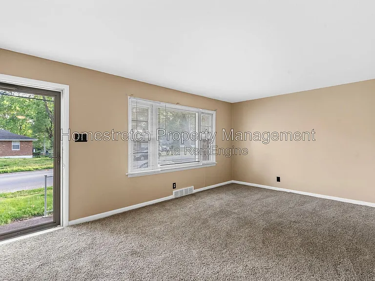 8253 Frost Ave — Photo 15